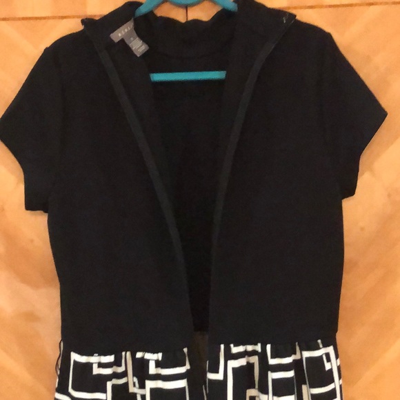 Black and White Short Sleeve Dress - Picture 5 of 8